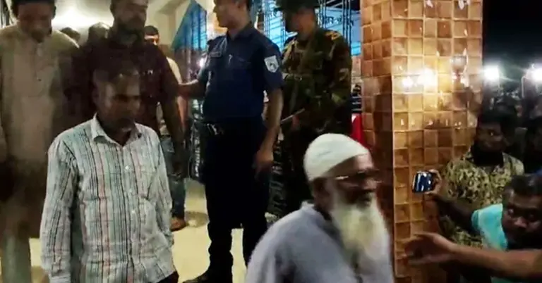 অর্থ আদায়ের অভিযোগে ১১ ইউপি সদস্যকে পুলিশে সোপর্দ